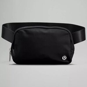 NWT!! 🏷️ Original Lululemon Everywhere Belt Crossbody Bag 1L Black